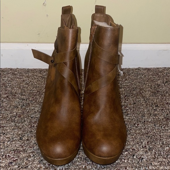 Womens New Dominique Nicole Brown Ankle Heeled Booties - Picture 1 of 7